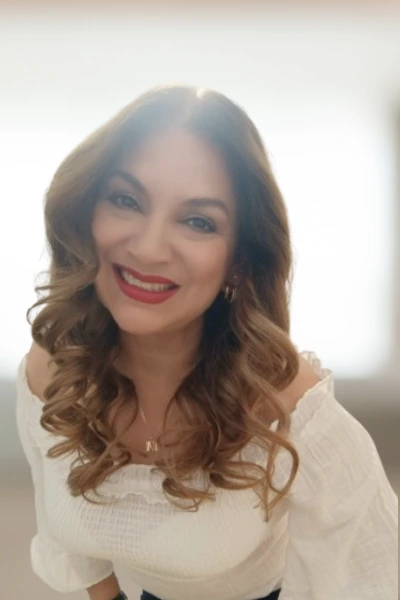 Magdalena Monsivais psicóloga especialista en terapia en línea y bienestar emocional